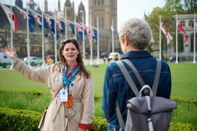 London: Westminster Abbey & Jubilee Galleries Guided Tour - Entering Westminster Abbey with a guide