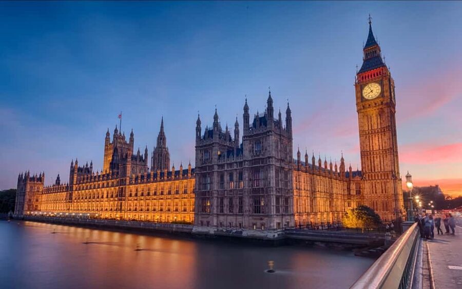 London: Westminster Abbey & Optional Parliament Tour - Entering Westminster Abbey and finding its royal center