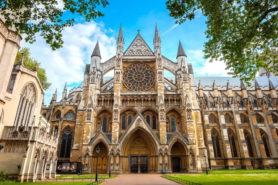 London: Westminster Abbey Priority Access & Guided City Tour - Horse Guards Parade and the royal ceremony question