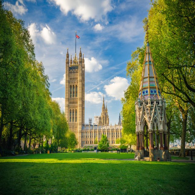 London: Westminster Abbey Skip-the-line Entry & Guided Tour - The 4-hour private tour adds St. Margaret’s Church and Buckingham Palace