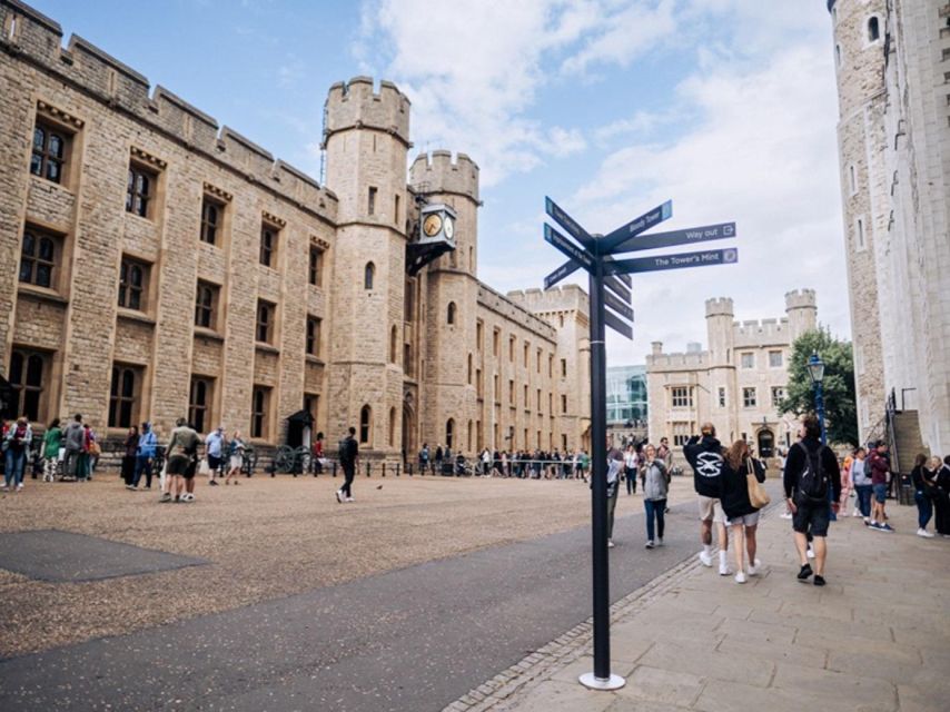 London: Westminster Abbey, Tower of London and Boat Tour - St James’s Park and the royal guard route