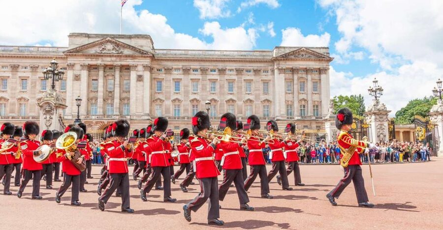 London: Westminster and Changing of the Guard Tour - Starting beside the Ritz in Green Park
