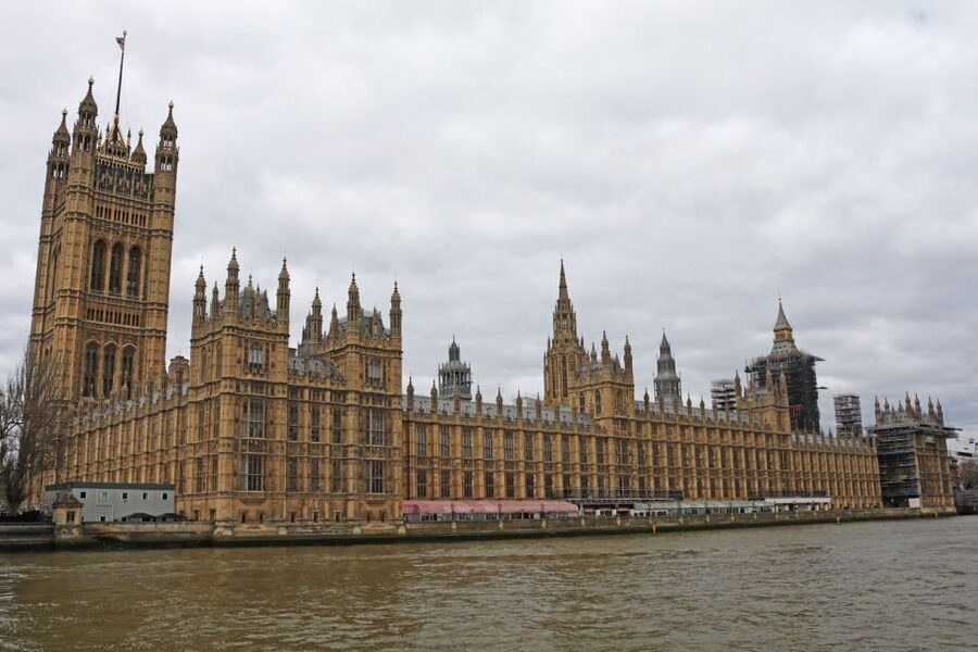 London: Westminster to Hampton Court River Thames Cruise - Kew and the move toward quieter riverbanks