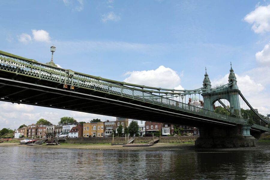 London: Westminster to Kew River Thames Cruise - Commentary and crew: a useful part of the ride