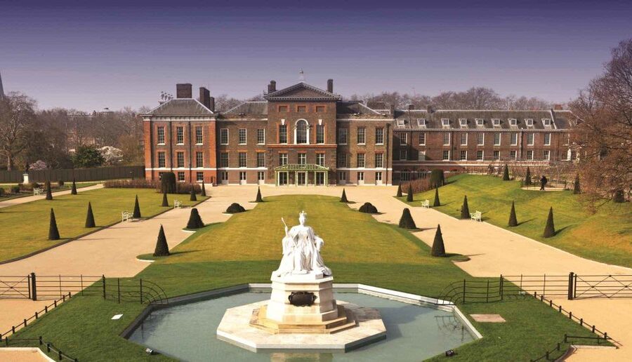 London: Westminster Walking Tour and Kensington Palace Visit - Horse Guards Parade and Whitehall
