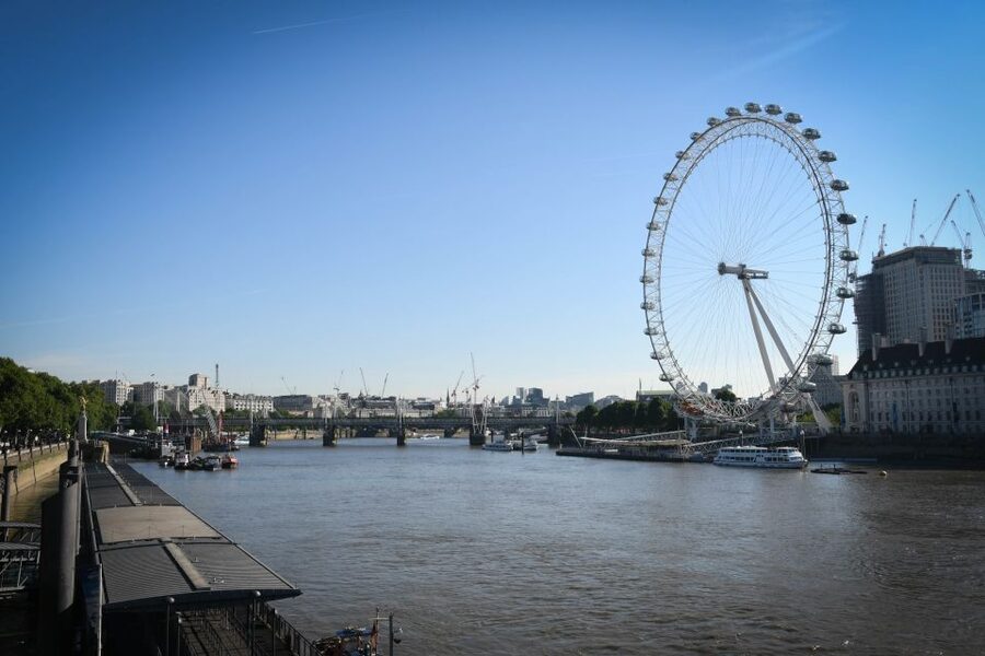 London: Westminster Walking Tour & London Dungeon Entry - St James’s Palace, Pall Mall, and royal London