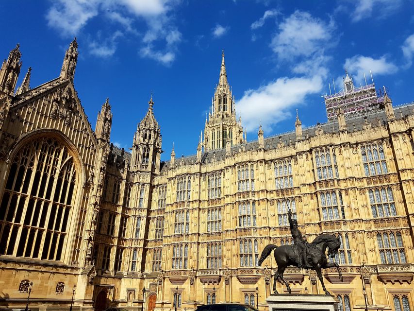 London: Westminster Walking Tour & London Dungeon Entry - Parliament Square and Westminster Abbey