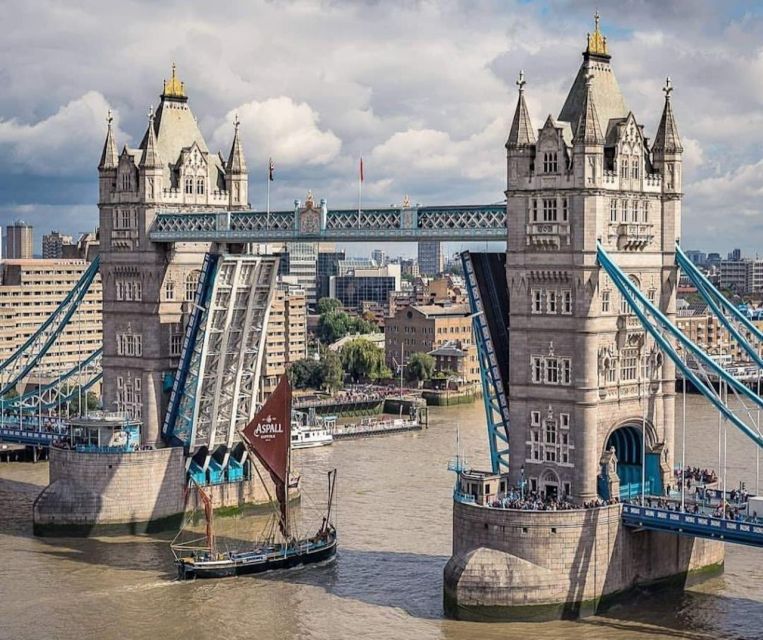 London: Westminster Walking Tour & Visit Tower Bridge - Beginning near The Ritz and Green Park