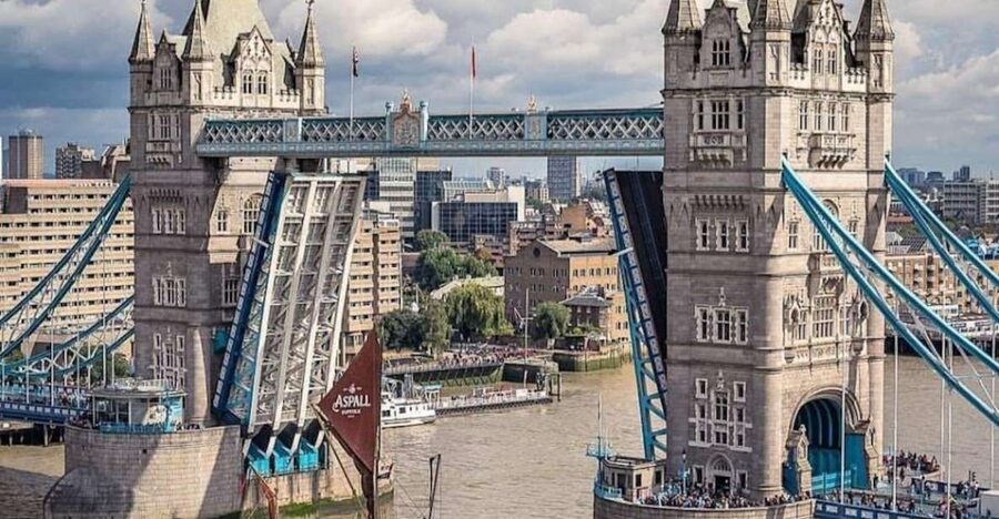 London: Westminster Walking Tour & Visit Tower Bridge - Should you book this London combination tour?