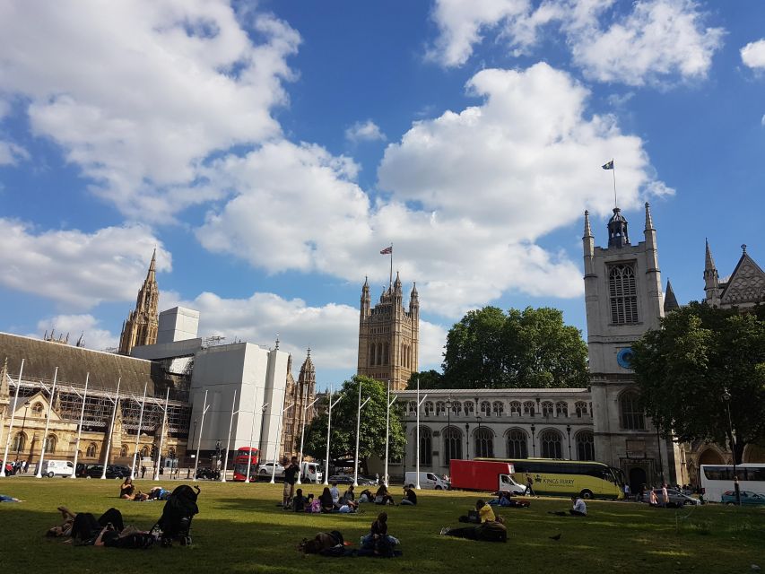London: Wimbledon Tennis Club and Westminster Walking Tour - The handoff to Wimbledon