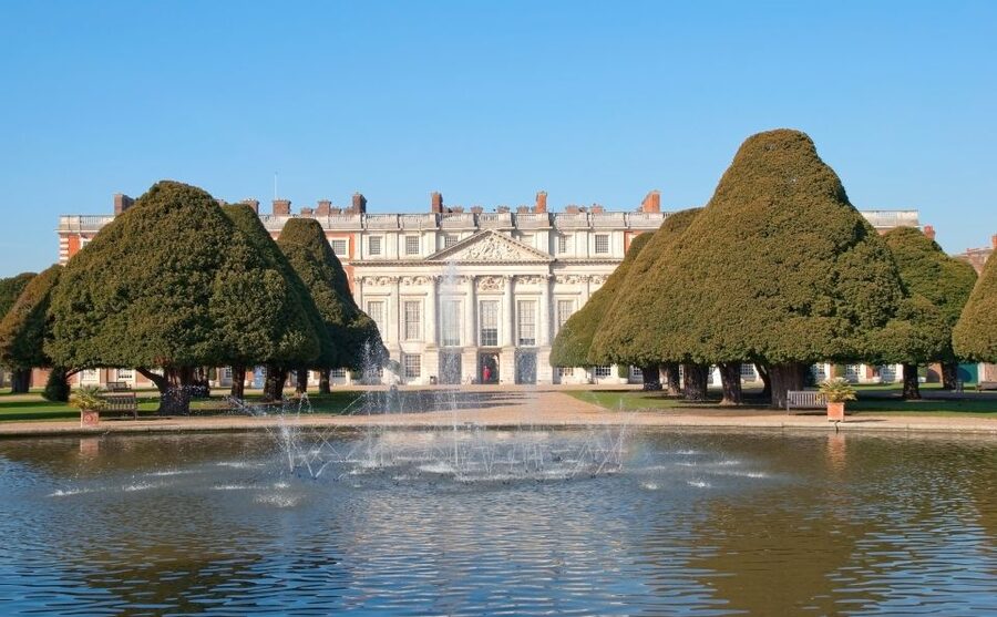 London: Windsor Castle & Henry VIII's Hampton Court Palace - What the guide adds to a self-guided visit