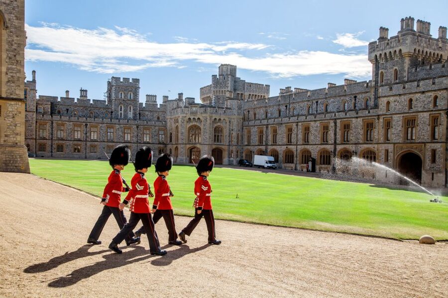 London: Windsor Castle, Stonehenge, and Bath Day Trip - Bath, Georgian beauty, and Roman water