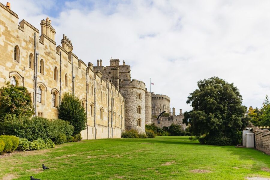 London: Windsor Castle, Stonehenge & Bath Full-Day Tour - Bath and its Georgian streets