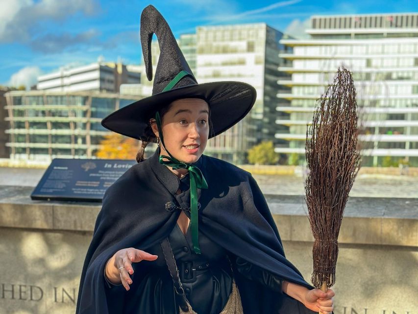 London: Witches and History Bankside Walking Tour - Shakespeare’s Globe and Bankside’s theatrical spirit