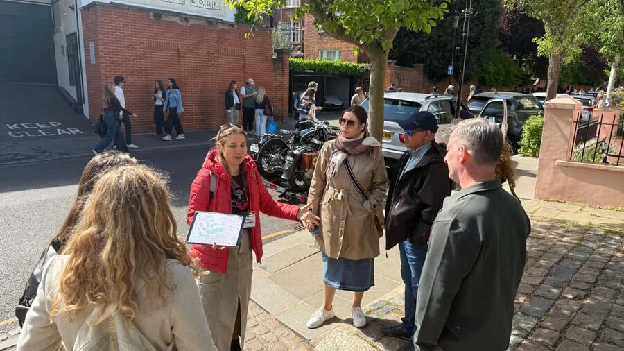 Notting Hill Walking Tour - The blue door and Notting Hill on screen