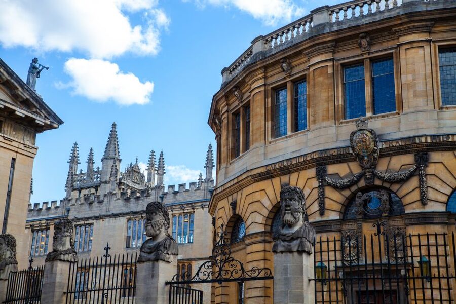 Oxford: 3-Hour Private Tour with Student Guide - The Bodleian Library and the Divinity School