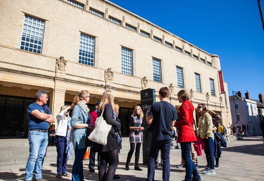 Oxford: 3-Hour Private Tour with Student Guide - Three hours, private attention, and the $168 price