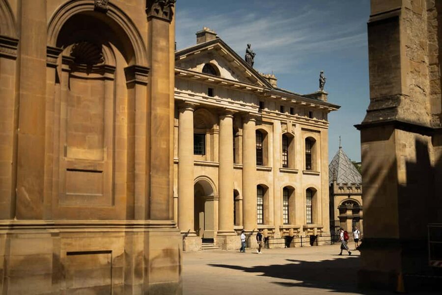 Oxford: Alumni-Led Walking Tour w/New College Entry Option - Key points at a glance