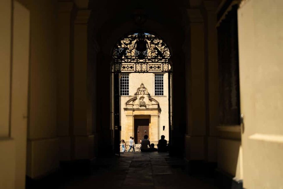 Oxford: Alumni-Led Walking Tour w/New College Entry Option - Why an Oxford student changes the walk