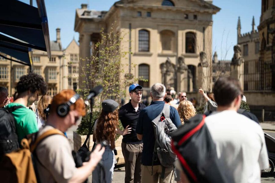 Oxford: Alumni-Led Walking Tour w/New College Entry Option - Broad Street: start beside the red post box