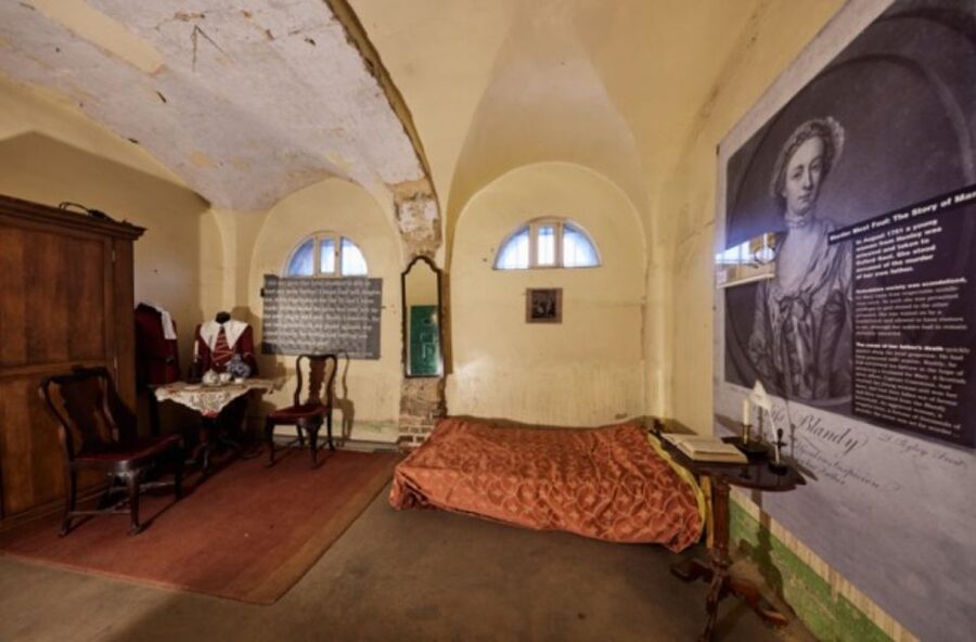 Oxford Castle and Prison: Guided Tour - St. George’s Tower and the climb above Oxford