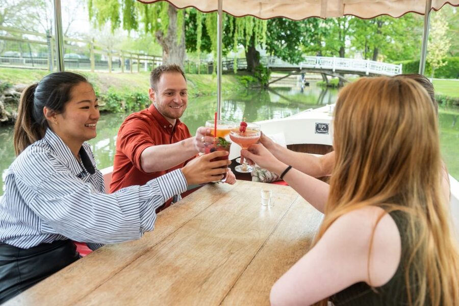 Oxford: Evening Sightseeing River Cruise with a Cocktail - Why this Oxford river cruise works best in the evening