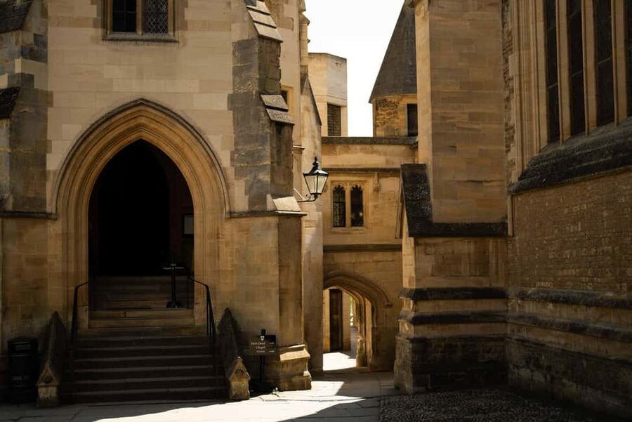 Oxford: Harry Potter Film Tour Led by University Alumni - Why the university setting adds value