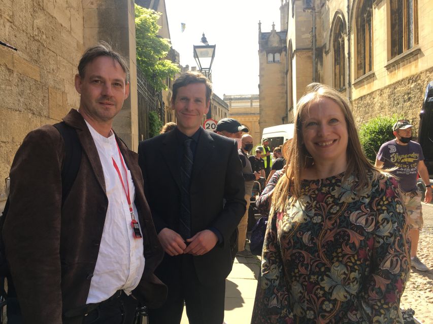 Oxford: Inspector Morse Lewis Endeavour Small Group Tour - Entering an Oxford college