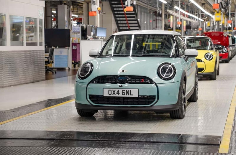 Oxford: MINI Factory Tour – Go Behind the Scenes - Watching a MINI take shape on the production floor