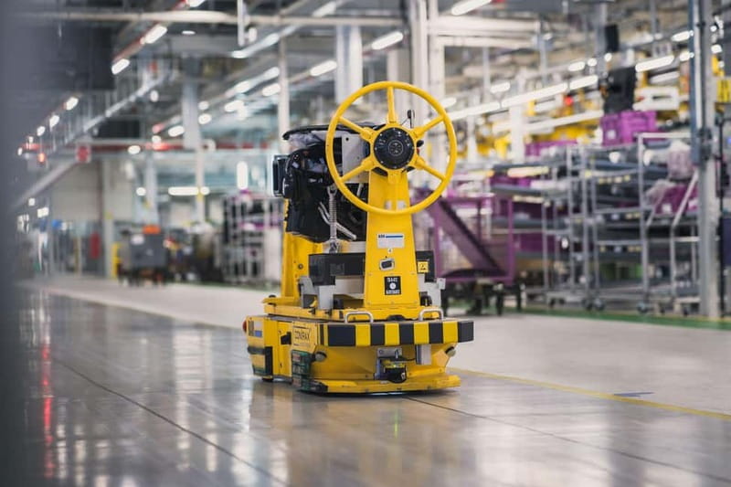 Oxford: MINI Factory Tour – Go Behind the Scenes - The guide and the headset experience