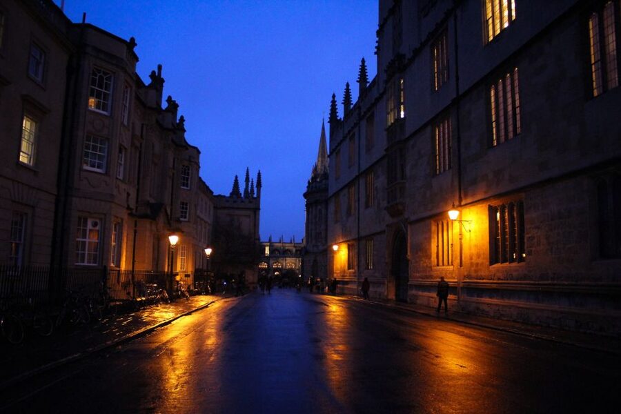 Oxford Official Ghost Tour - Who should book this Oxford ghost walk?