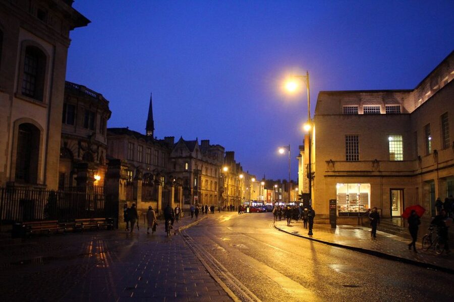 Oxford Official Ghost Tour - From dark alleyways to the university quarter