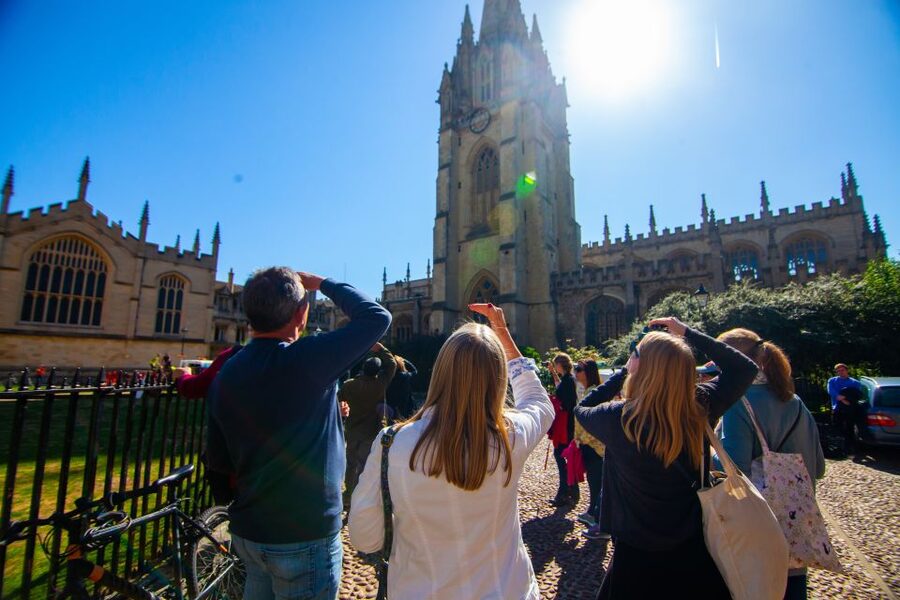 Oxford: Private Walking Tour with University Alumni Guide - The Sheldonian Theatre and Bridge of Sighs