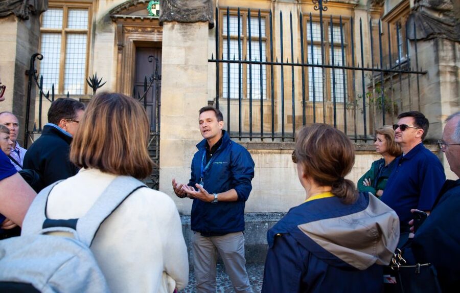 Oxford: Private Walking Tour with University Alumni Guide - The Bodleian Library and Divinity School