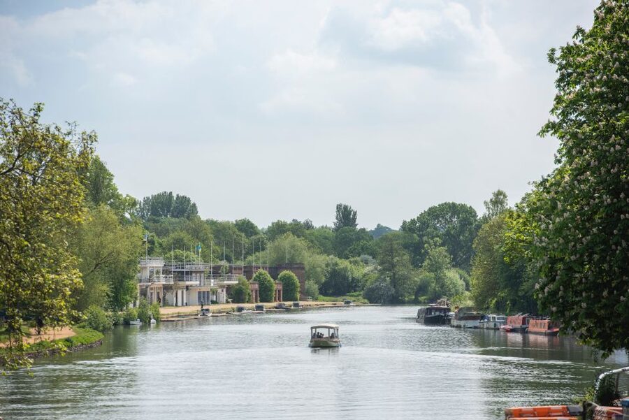 Oxford: River Cruise with 3-Course Meal - What the guide adds to the experience