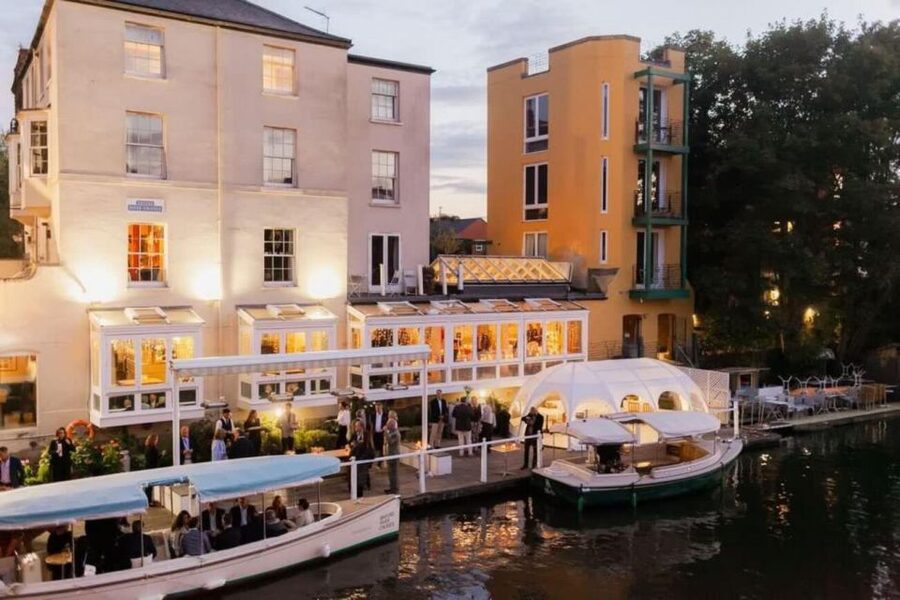 Oxford: River Cruise with 3-Course Meal - A glass of Prosecco and Oxford from the water