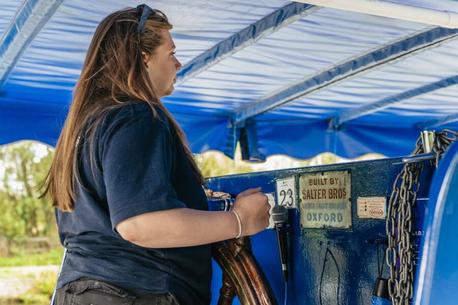 Oxford: River Thames Sightseeing Cruise - Iffley Lock and the changing river scenery