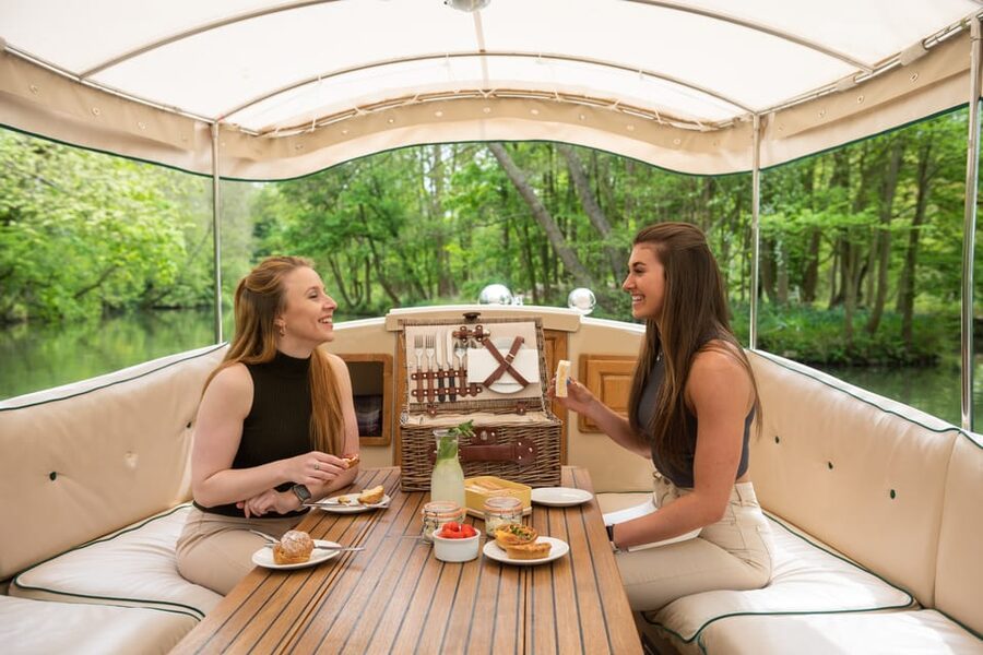 Oxford: Scenic Sightseeing Cruise with Gourmet Picnic - Why this river trip shows Oxford at its quieter best