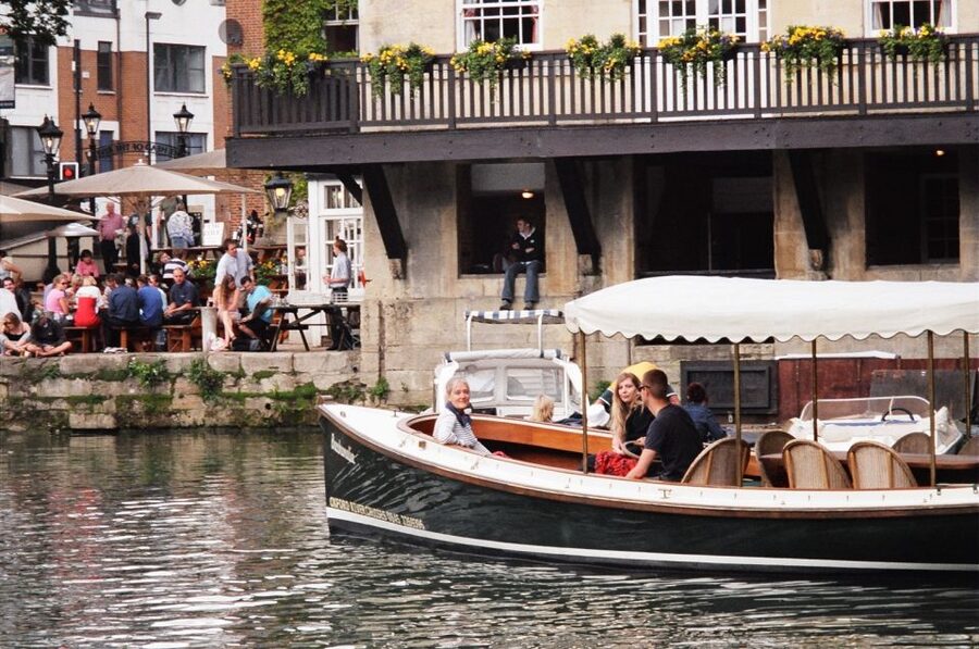 Oxford: Sightseeing River Cruise - Continuing toward Iffley Lock