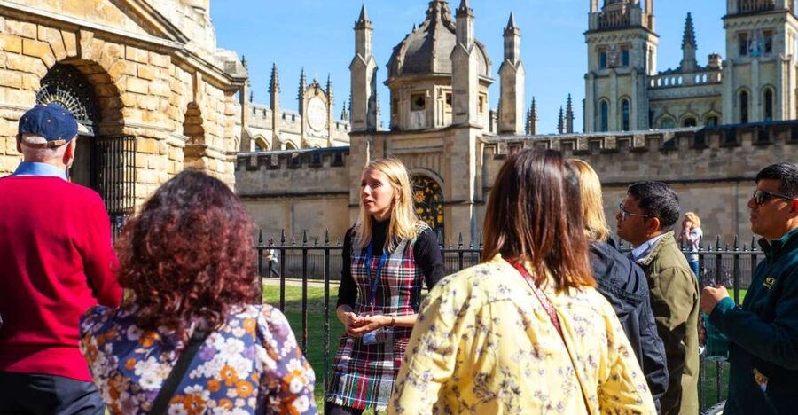 Oxford: University and City Walking Tour with Alumni Guide - How the guides shape the experience