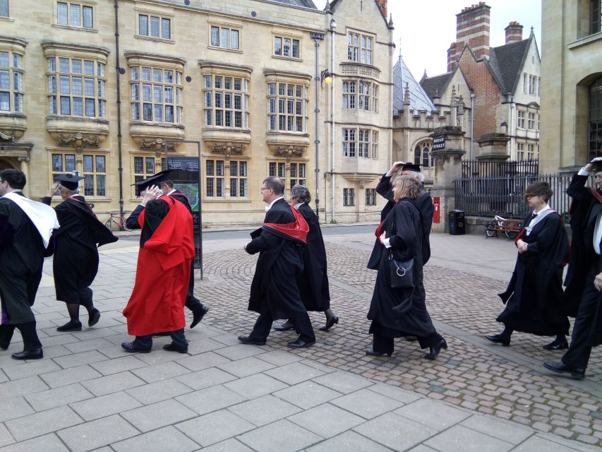 Oxford University: Guided Small Group Walking Tour - What the small-group format changes