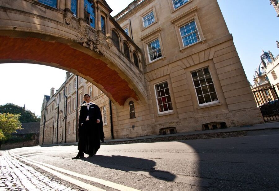 Oxford University: Guided Small Group Walking Tour - Timing, closures, and practical planning