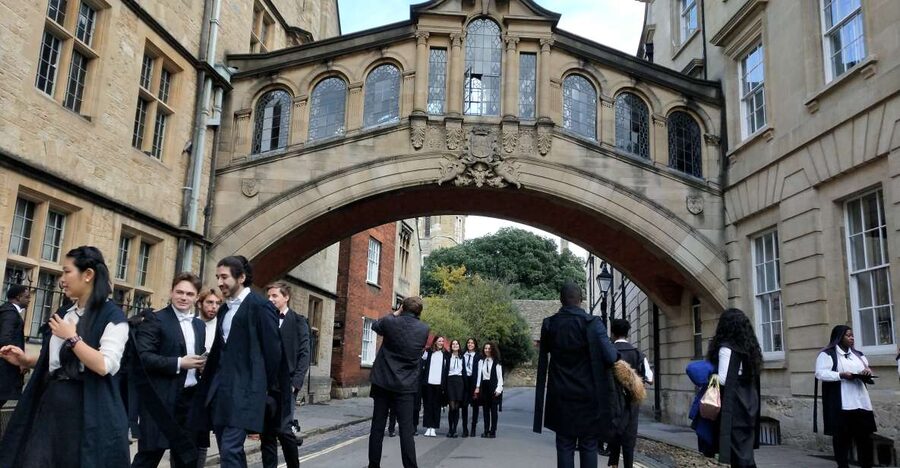 Oxford: University Tour for Prospective Students - Planning around graduations and closures