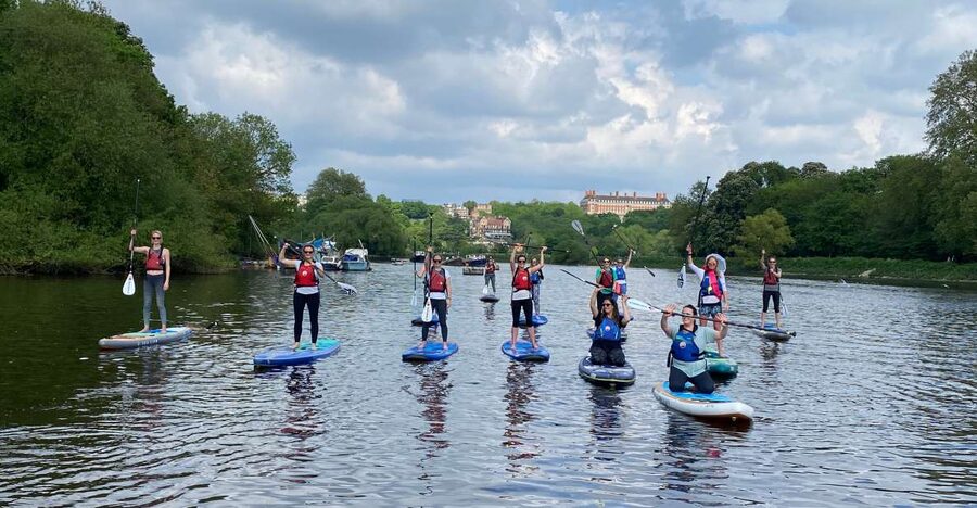 Paddleboard Experience on the beautiful Thames at Richmond - Following the tide along the Thames