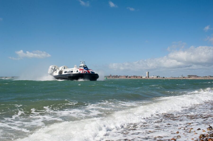 Portsmouth: Hovercraft Flight to the Isle of Wight - Arriving beside Ryde beach