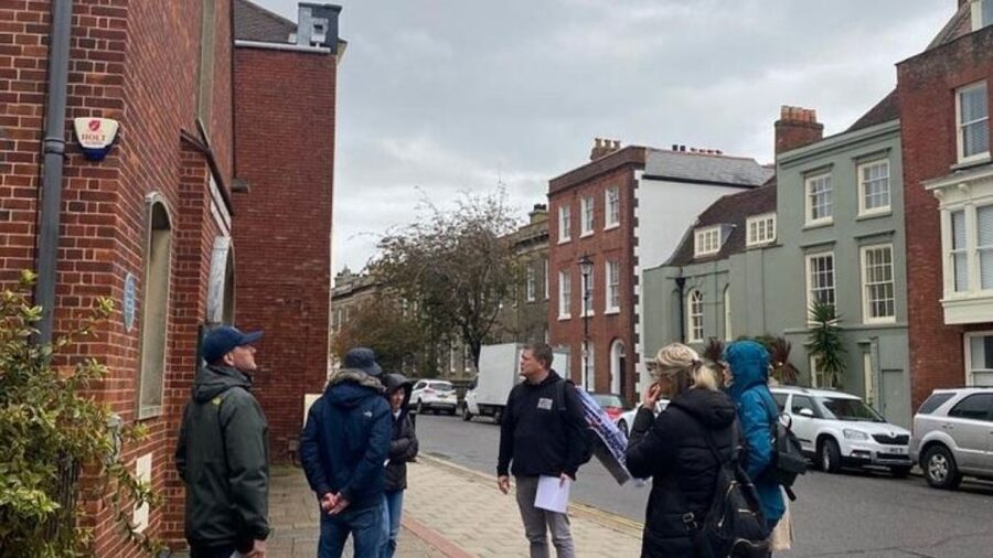 Portsmouth: Old Portsmouth Historical Walking Tour - The truth about Nelson and the stories plaques leave out