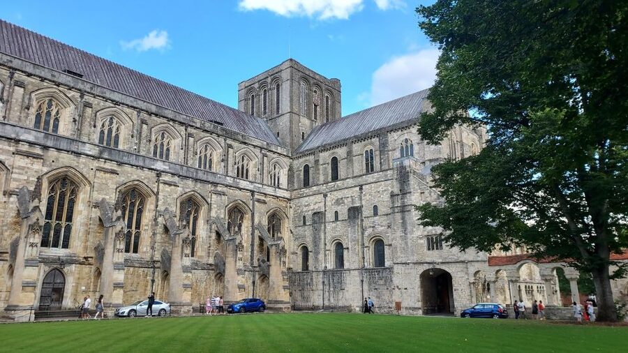 Private Winchester Walking Tour - Cathedral views and Winchester’s built character