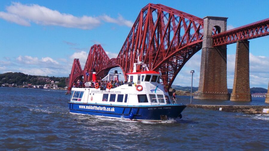 Queensferry: Maid of the Forth 1.5-Hour Sightseeing Cruise - Circling Inchcolm Island and watching for seals