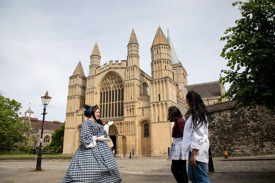 Rochester, Kent: Costumed Guided Tour - What the performance feels like in practice