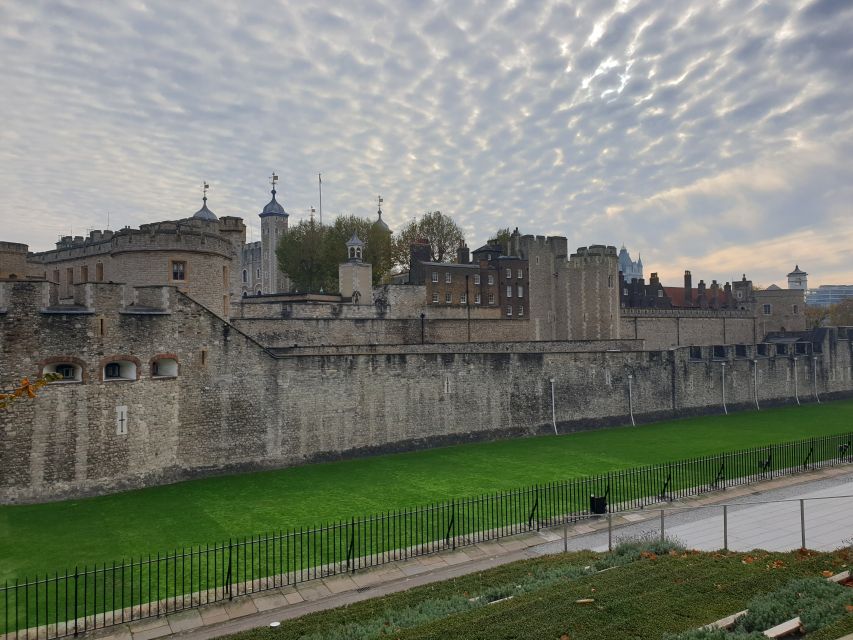 Roman Ruins to Blitz Bombings: London's Fiery History - Key points to know before booking